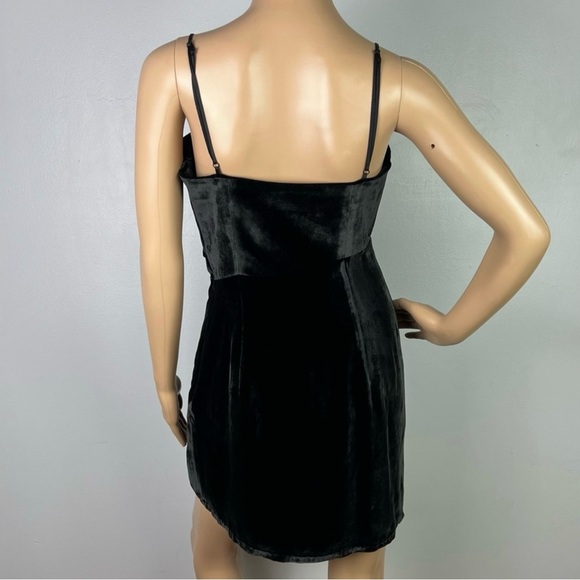NEW CINQ A SEPT BLACK VELVET MINI DRESS - Picture 7 of 10